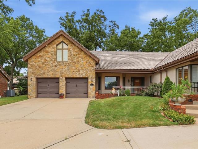 Townhouse for sale in Gladstone, Missouri