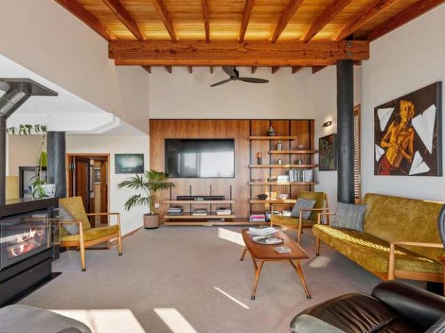 House for sale in Chaslands, Canterbury