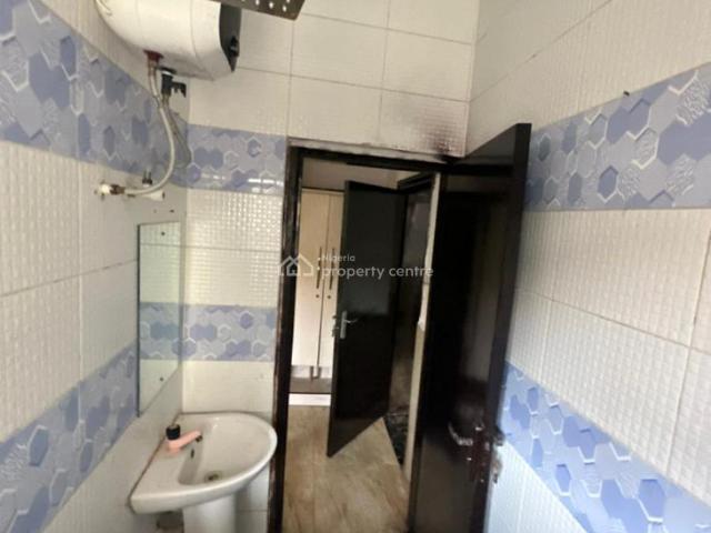 Flat for rent in Eti Osa, Lagos