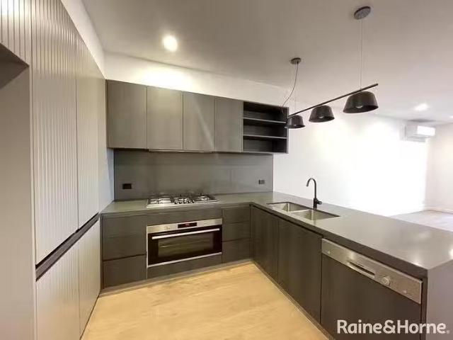 House for rent in Sunshine North, Victoria