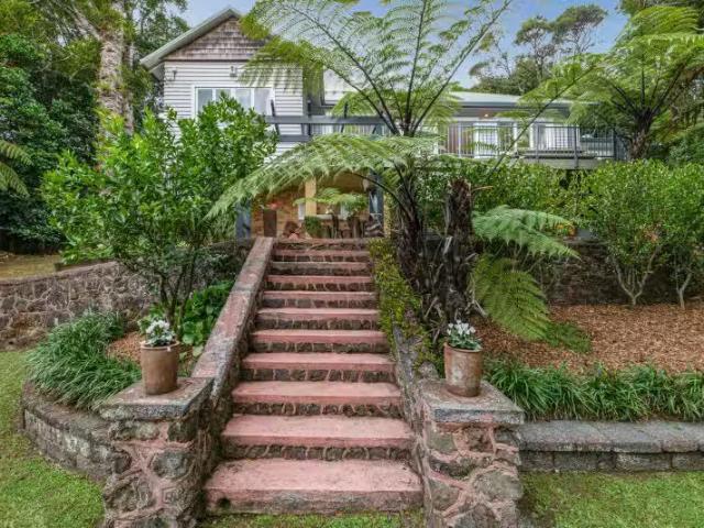 House for sale in Oratia, Oroua County