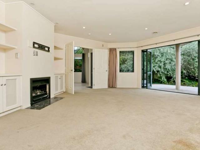 House for rent in Paremoremo