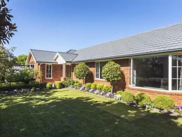 House for sale in Chaslands, Canterbury