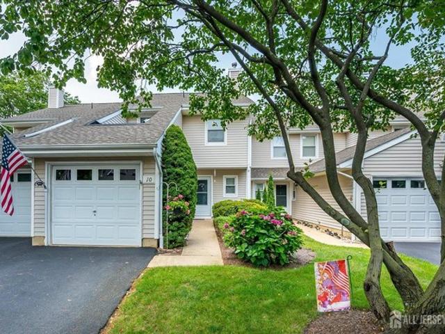 Townhouse for sale in Sayreville, New Jersey
