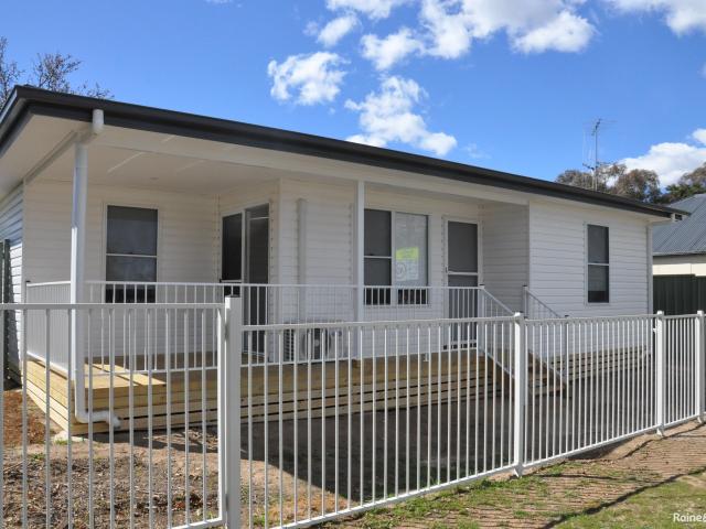 House for rent in Brisbane Grove, New South Wales