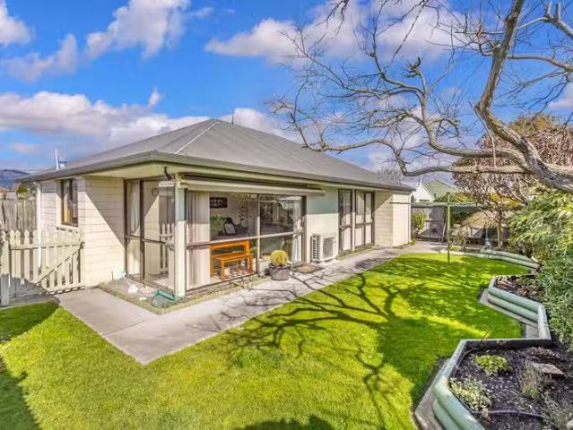 House for sale in Chaslands, Canterbury