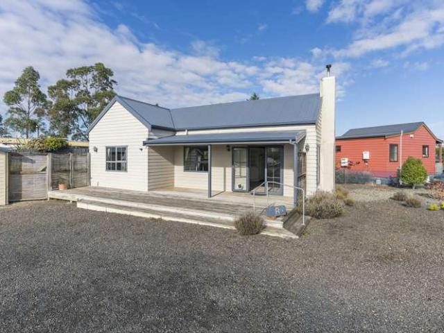 House for sale in Otakou