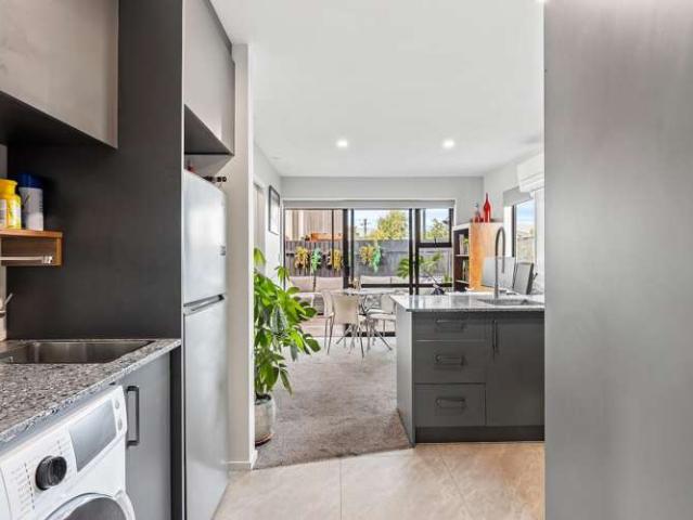 Townhouse for sale in Addington, Canterbury