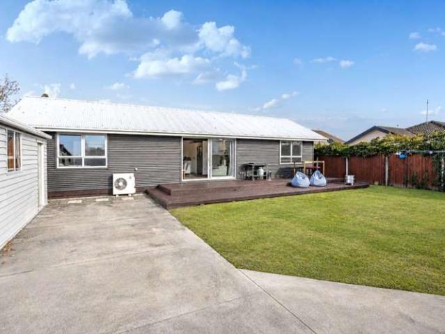 Property for sale in Chaslands, Canterbury