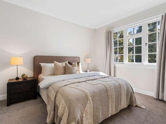 House for sale in Point England, Oroua County