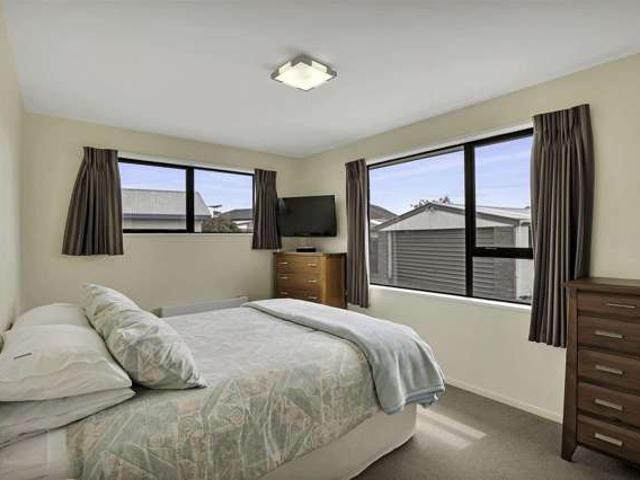 House for rent in Chaslands, Canterbury