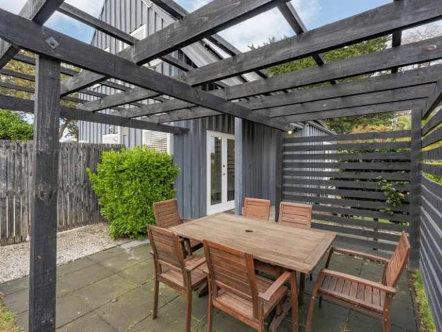 Apartment for sale in Chaslands, Canterbury
