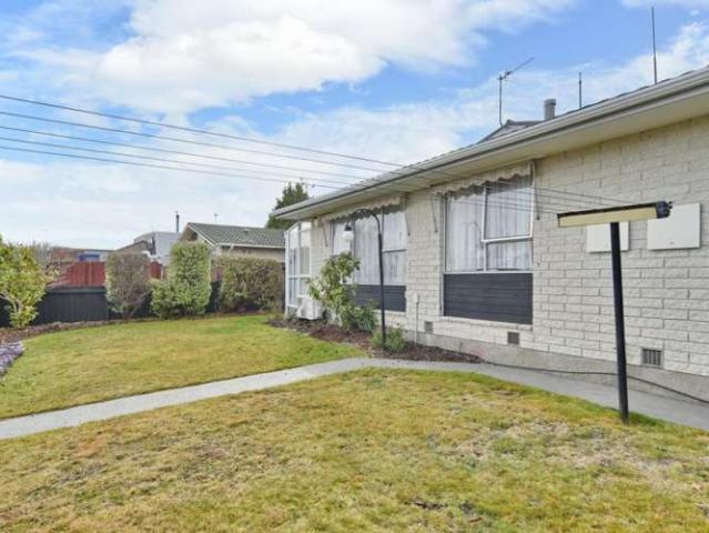 Property for sale in Chaslands, Canterbury