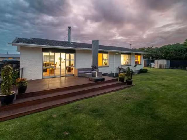House for sale in Chaslands, Canterbury