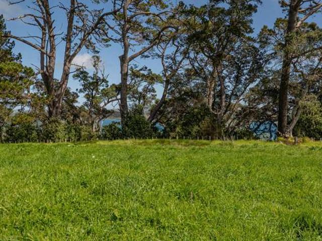 Land for sale in Awhitu, Oroua County