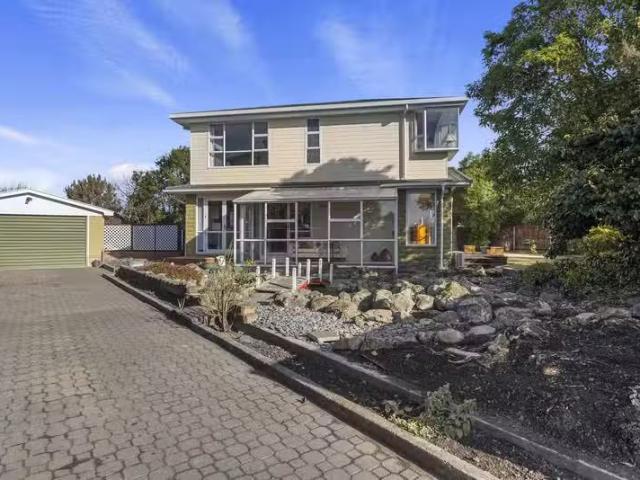 House for sale in Chaslands, Canterbury