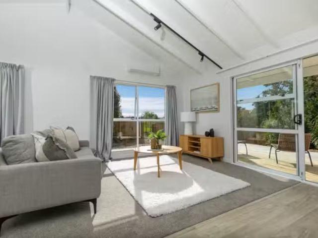 House for sale in Paremoremo, Oroua County