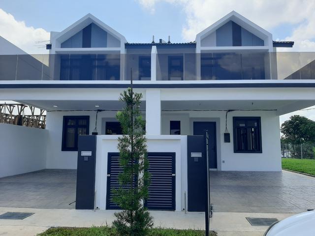Terraced House for sale in Malaka