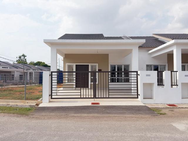 Terraced House for sale in Malaka