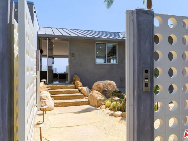 Property for rent in Studio City Neighborhood Council District, Canoga Park