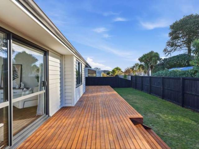 House for sale in Chaslands, Canterbury