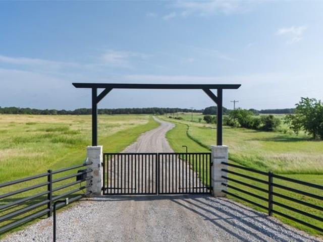 House for sale in Sunset, Texas