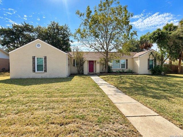House for sale in Beeville, Bee County