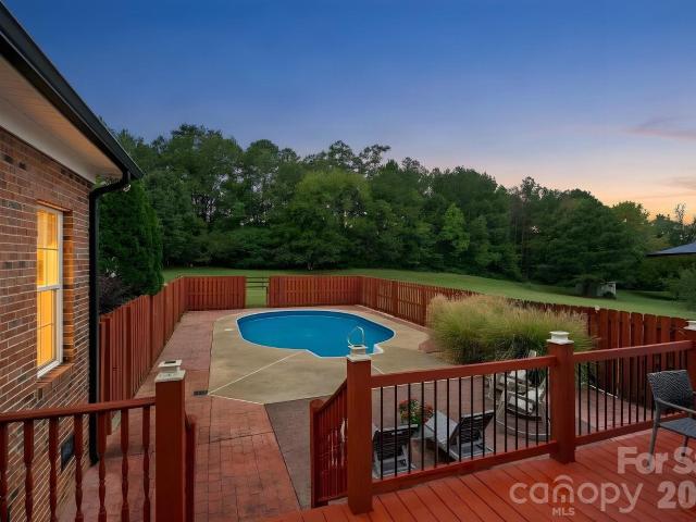 House for sale in Legacy on the Lake, Monroe