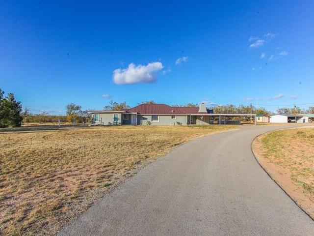 House for sale in Howard, Texas