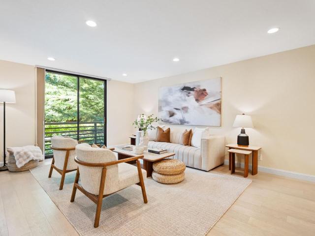 Condo for sale in Menlo Park