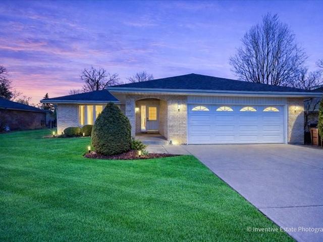 House for sale in Willow Springs, Illinois