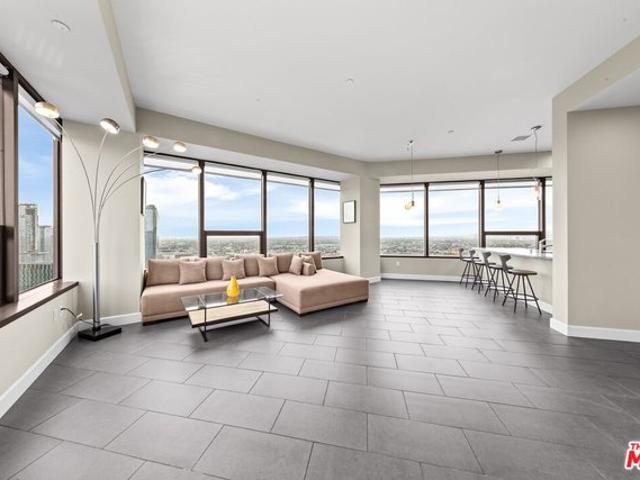 Condo for sale in Canoga Park, California