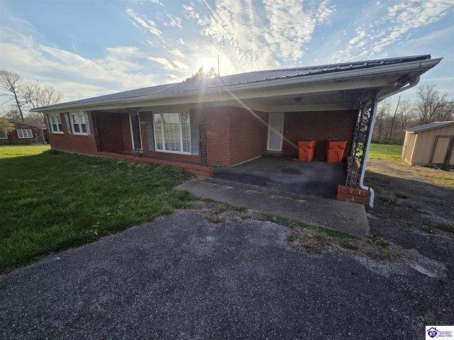 House for sale in Bee Spring, Kentucky