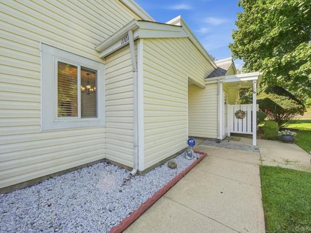 Condo for sale in Smithtown, New York