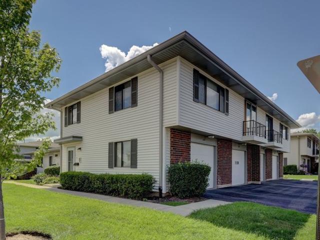Condo for sale in Schaumburg, Illinois