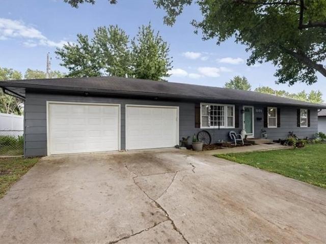 House for sale in Harrisonville, Missouri