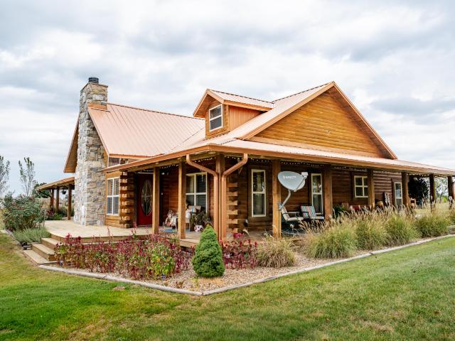 House for sale in Monett, Barry County