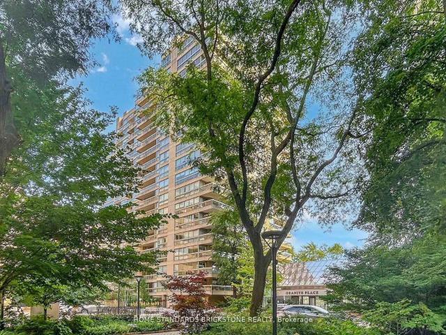 Condo for sale in Toronto—St. Paul's, Toronto