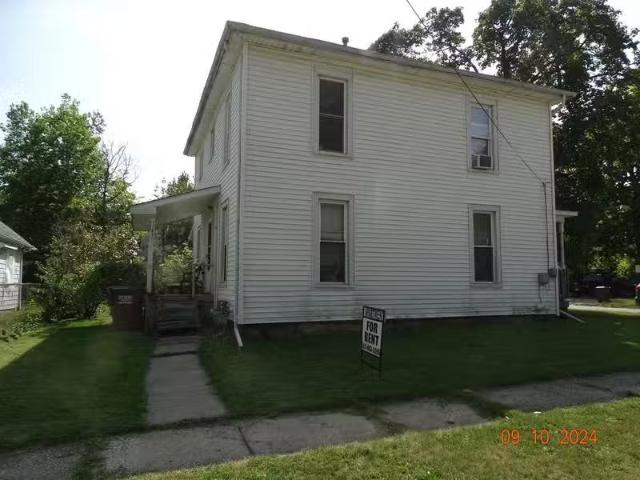Condo for rent in Adrian