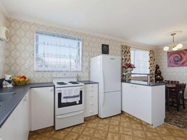 Apartment for sale in Chaslands, Canterbury