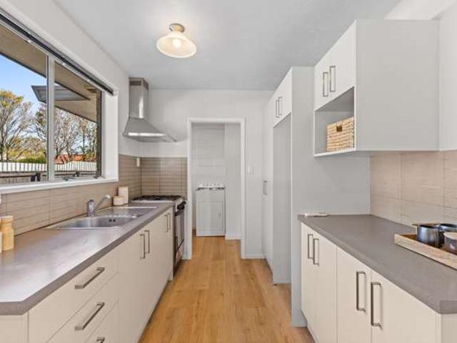 House for sale in Chaslands, Canterbury