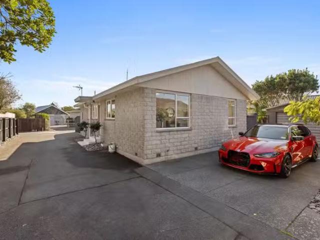 House for sale in Chaslands, Canterbury