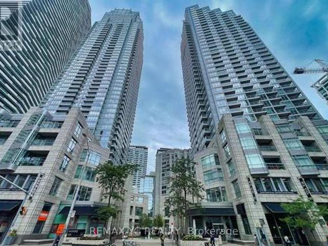 Condo for sale in Toronto—St. Paul's, Toronto