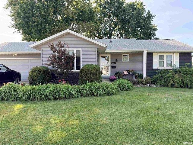 House for sale in Washington, Illinois