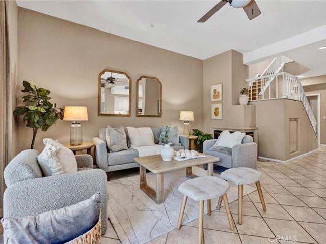 Condo for sale in Cantada, Tustin