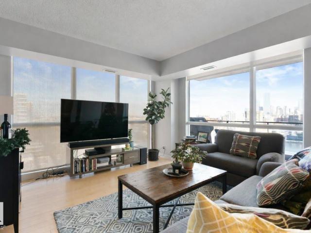 Apartment for sale in Wedgewood, Alberta
