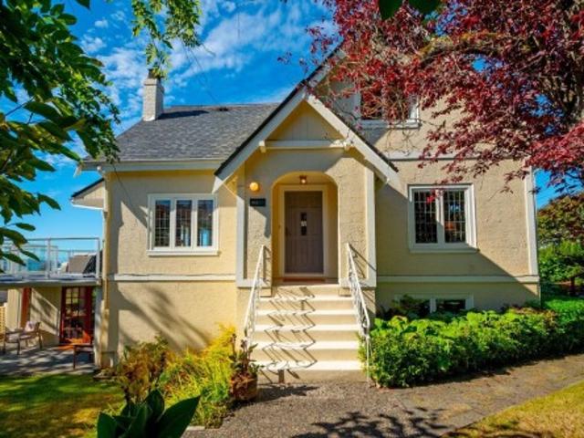 House for sale in Fulton Ave (EB) at 14th St, West Vancouver