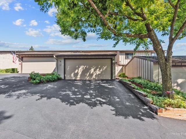 Townhouse for sale in Elgin, Illinois