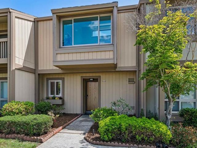 Townhouse for sale in Alameda, California