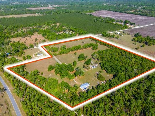 House for sale in Suwannee, Florida